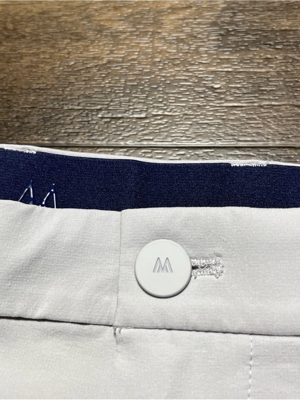 Mizzen+Main Helmsman Slim Shorts Men's 34x7 Light Grey Golf Stretch EUC - Picture 4 of 12